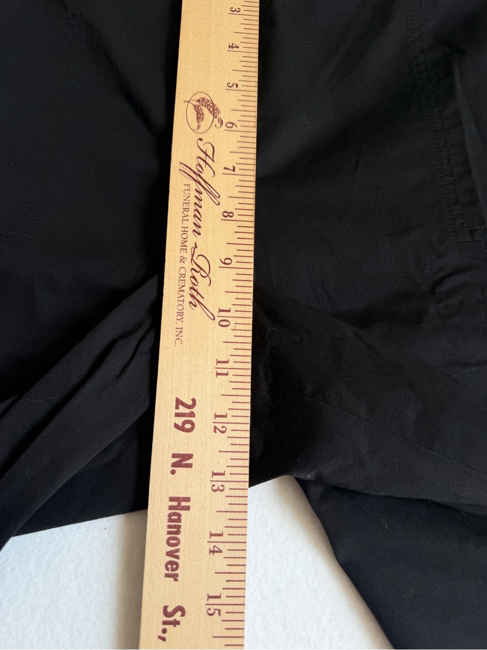 St. John Black Cargo Shorts Womens Size 14 Utility Stretch Casual Luxury - Picture 10 of 10